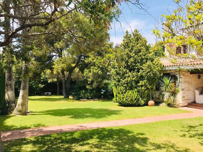 Casa rural para 13 personas, con jardín además de piscina y vistas en Roda de Bará