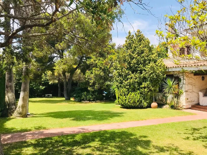 Chalet para 13 personas, con vistas además de jardín y piscina - 1