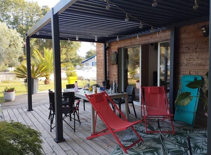 Gîte pour 6 personnes, avec piscine ainsi que terrasse et jardin