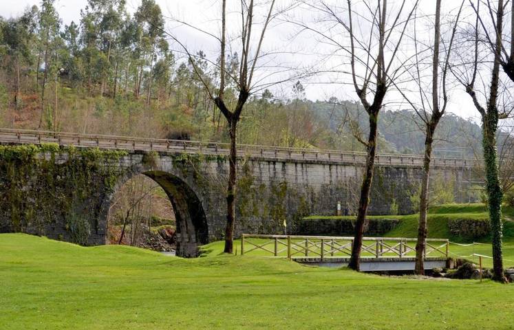Location de vacances pour 2 personnes, avec terrasse ainsi que piscine et jardin, animaux acceptés à Fafe - 4
