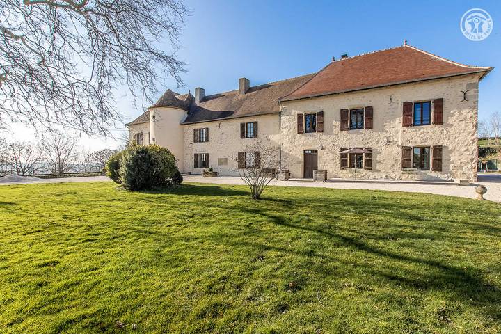 Gîte pour 8 personnes, avec terrasse et jardin
