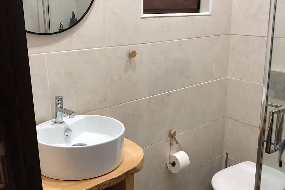 Charming 2-bedroom house with Ac and Wifi in lovely Rabal, foto 9
