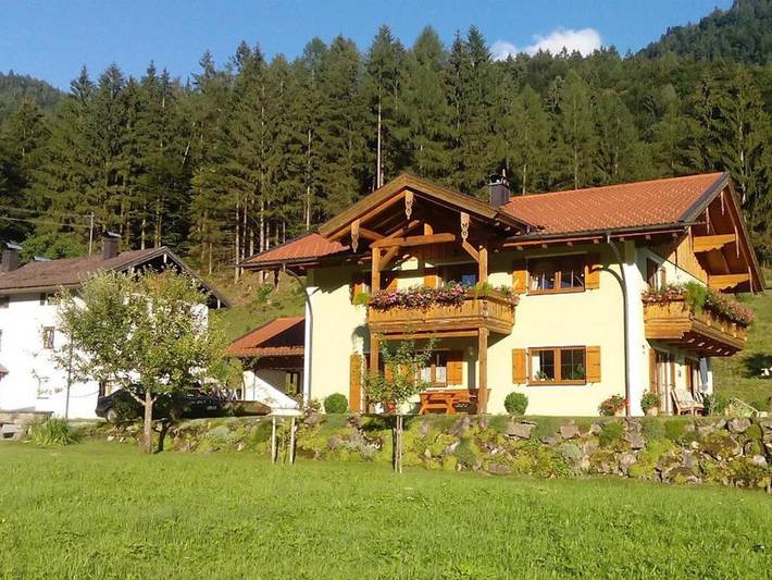 Ganze Ferienwohnung, Ferienwohnungen Bergerhof Zuhaus - Ferienwohnung Mühlhörndl 39 qm, separates Schlafzimmer und Galerie, Westbalkon in Aschau im Chiemgau, Bayerische Alpen