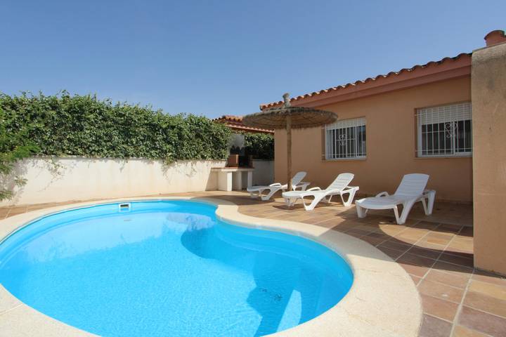 Villa pour 6 personnes, avec vue ainsi que terrasse et jardin, animaux acceptés sur la Costa Dorada