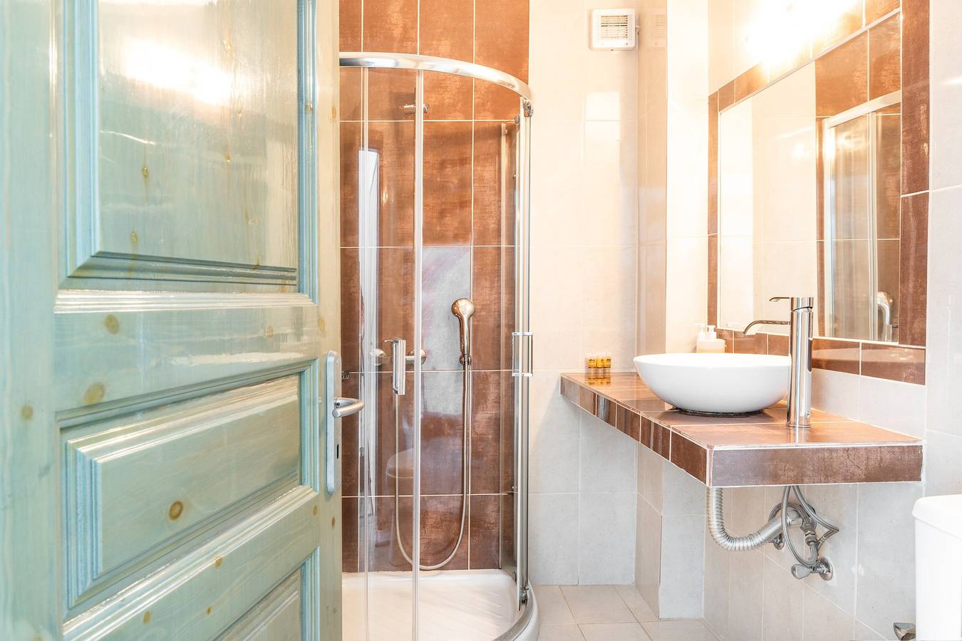 Estudio entero, Apartamento estudio 'Danae Villa Habitación Doble 10' con piscina compartida y aire acondicionado in Santorini