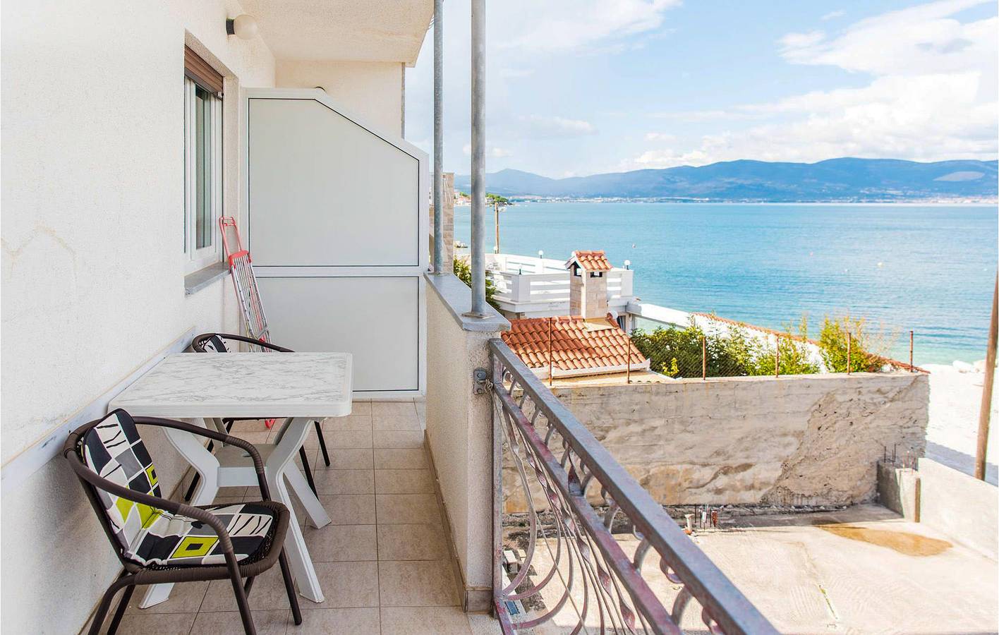 Ganze Ferienwohnung, Gemütliche Ferienwohnung mit Terrasse, WLAN und Parkplatz – 700 m vom Strand entfernt in Slatine, Ciovo