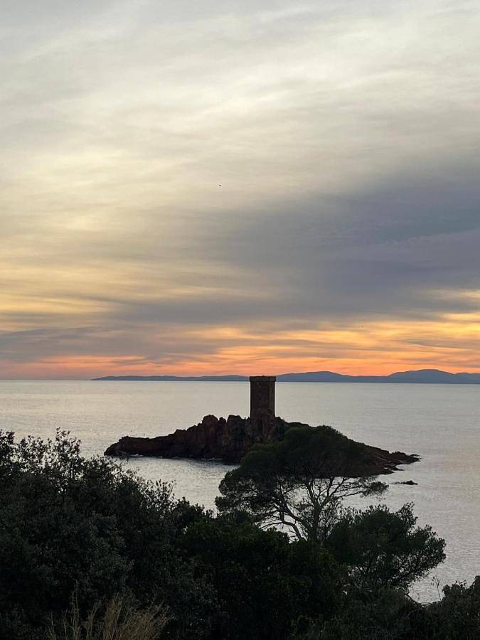Gîte pour 6 personnes, avec Balcon ainsi que Terrasse et Vue dans Office de Tourisme de Saint-Raphaël - 4