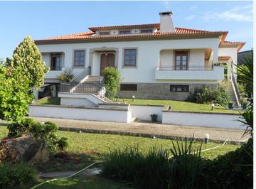 Cottage pour 3 personnes, avec vue ainsi que terrasse et jardin à Arouca