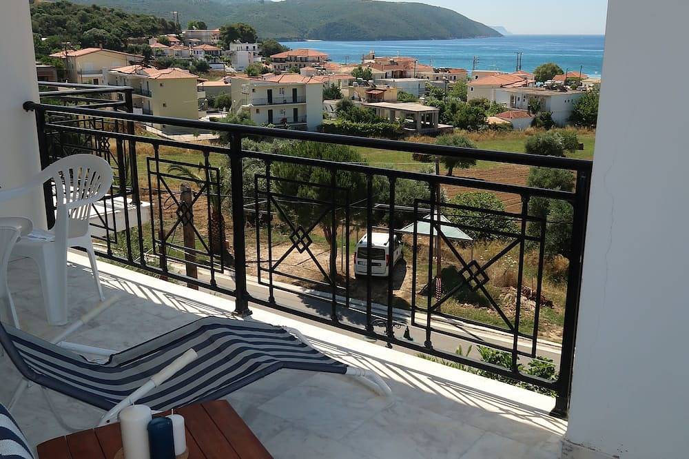 Ganze Wohnung, Großzügige strandnahe Ferienwohnung mit einzigartigem Blick auf Finikounda in Finikounda, Messenien