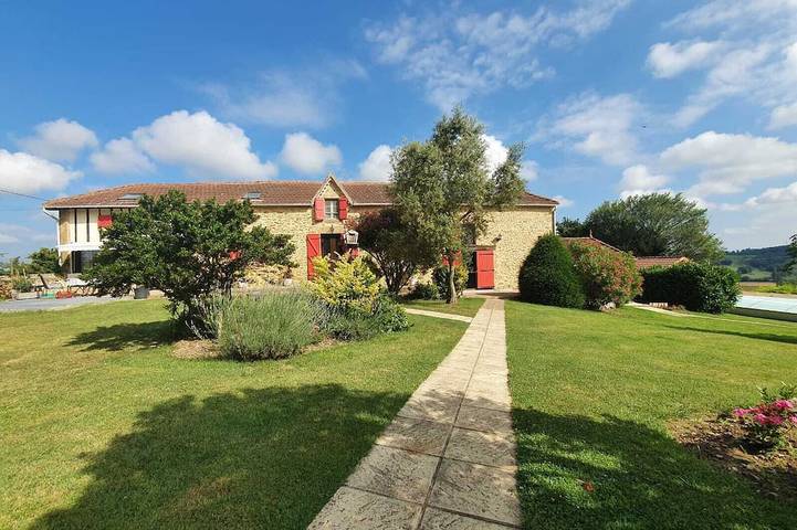 Location de vacances pour 11 personnes, avec jardin, animaux acceptés à Beaumarchés