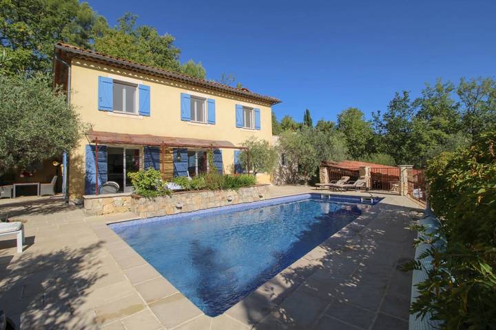 Gîte pour 6 personnes, avec piscine