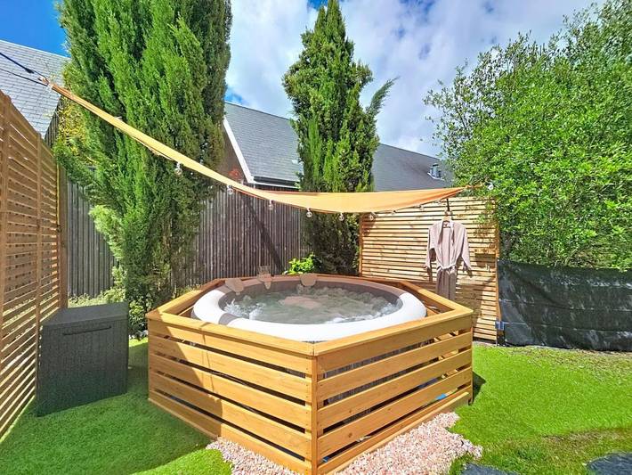 Location de vacances pour 4 personnes, avec Jacuzzi ainsi que Terrasse et Jardin à Charentilly