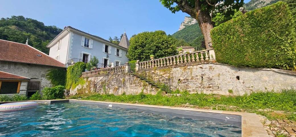 Location de vacances pour 10 personnes, avec jardin ainsi que vue et piscine, animaux acceptés à Voreppe - 2