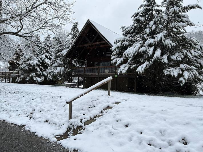 Glamping for 5 people, with yard and hot tub as well as terrace in Great Smoky Mountains National Park