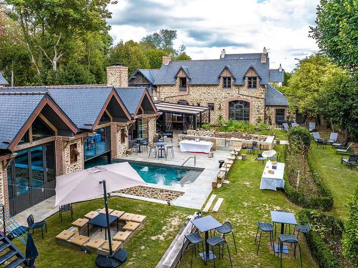 Gîte pour 16 personnes, avec Jacuzzi et Terrasse ainsi que Jardin et Piscine en Ille-et-Vilaine