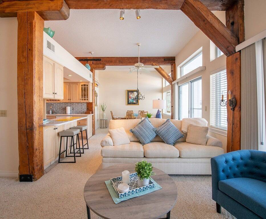 Ganze Wohnung, Lake Charlevoix/King/Queen/2 Bed/2 Bath Condo/Town/Beach/Pool in Charlevoix, Charlevoix County