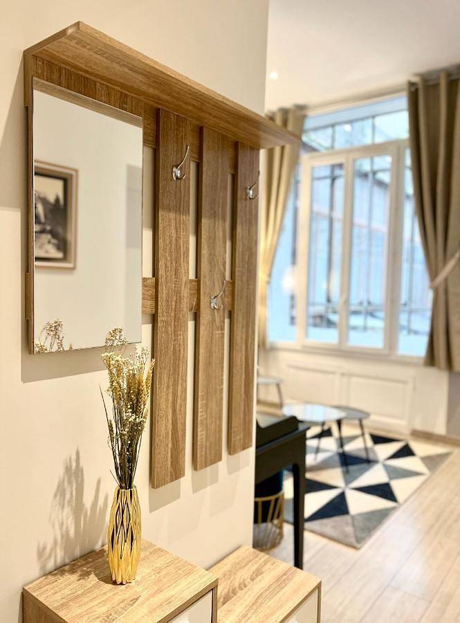 Appartement entier, T2 Hyper centre 3 étoiles Rue des Bains in Aix-les-Bains, Région de Chambéry