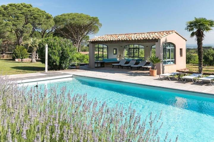 Maison de vacances pour 24 personnes, avec Terrasse et Jardin ainsi que Piscine et Sauna