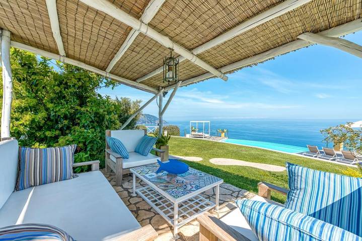 Villa per 10 persone, con Balcone e Idromassaggio nonché Terrazza e Giardino a Sant'Agnello