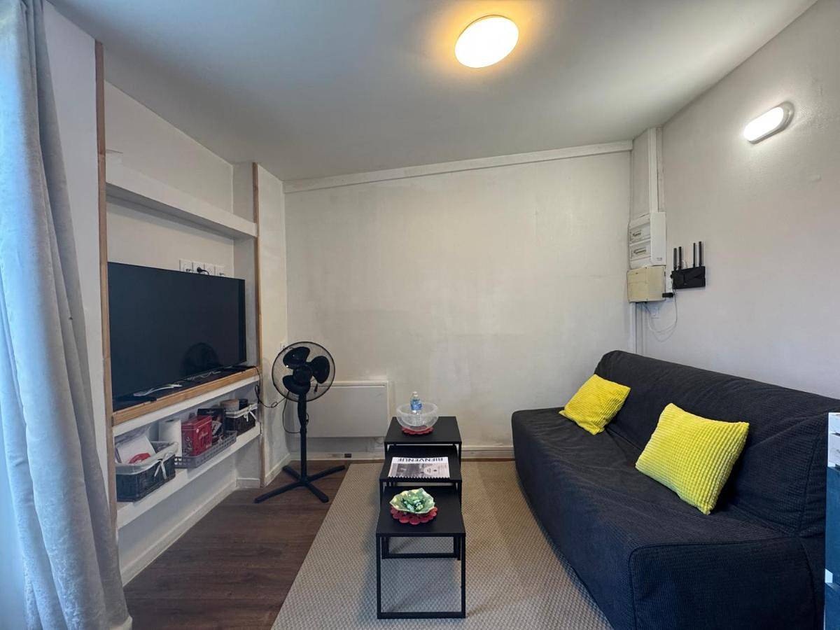 Appartement entier, Two-Bedroom Apartment in Celles-sur-Belle, Région de Niort