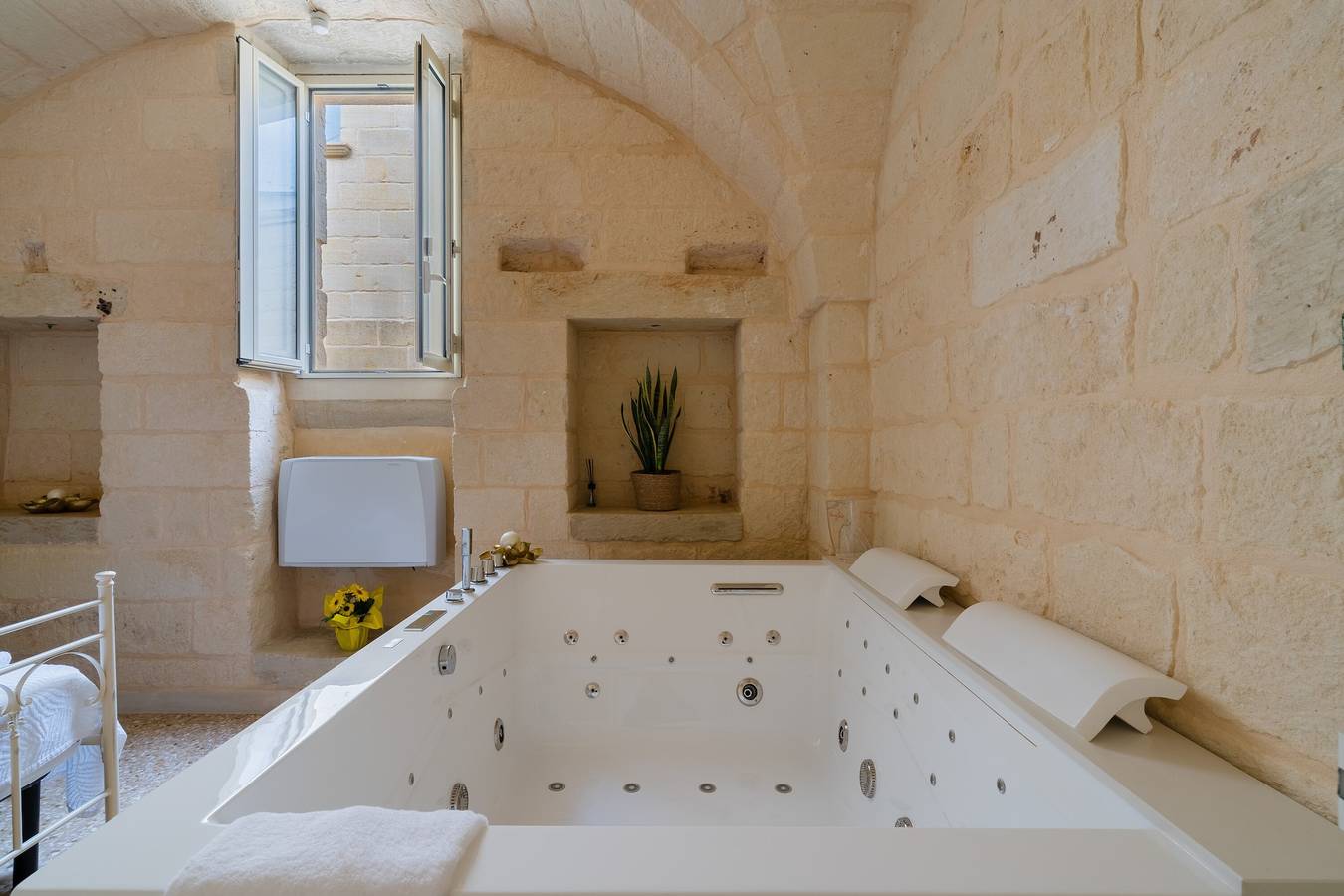 Corte Cochlea 'La Curte Suite' mit Wlan, Klimaanlage und Whirlpool in Cannole, Lecce Provinz