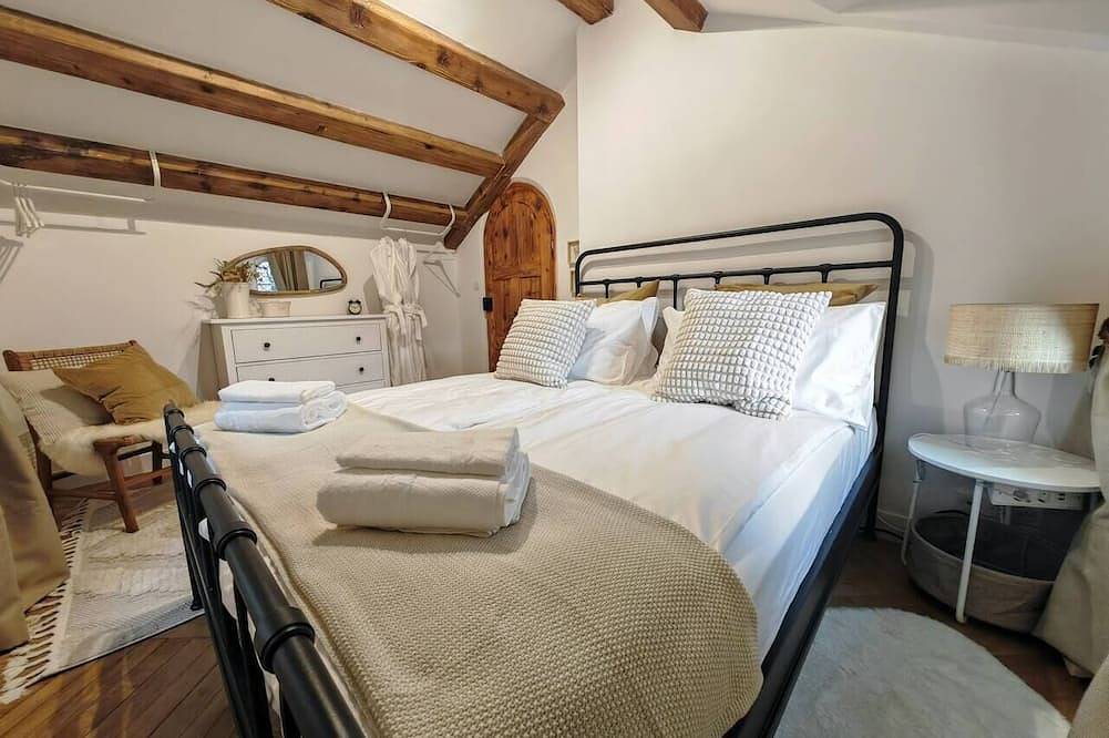 Charming Cottage w/Scenic Views, Garden, Barbecue & Fire Pit. Pet Friendly! in Regionaler Naturpark Hochjura