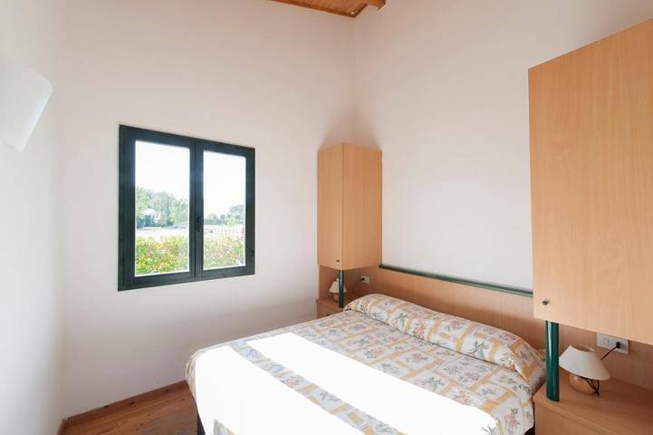 Station pour 4 personnes, avec bassin pour enfant ainsi que jardin et piscine à Fondi - 3