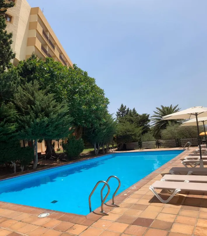 Hotel para 2 personas, con piscina además de vistas y jardín - 1