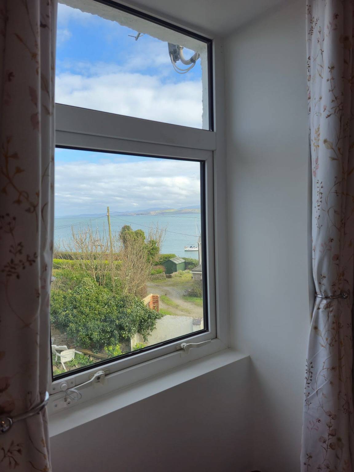 Coastal cottage in seaside village - Pass the Keys in Moelfre, Isle of Anglesey