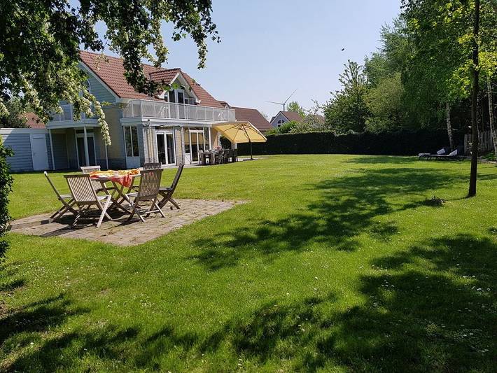 Villa für 8 Personen, mit Balkon und Terrasse sowie Garten und Sauna