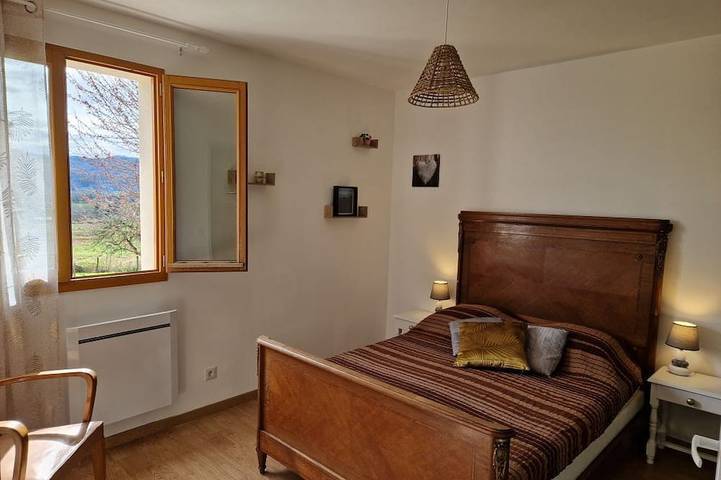 Location de vacances pour 8 personnes, avec jardin à Saint-Geoire-en-Valdaine - 4