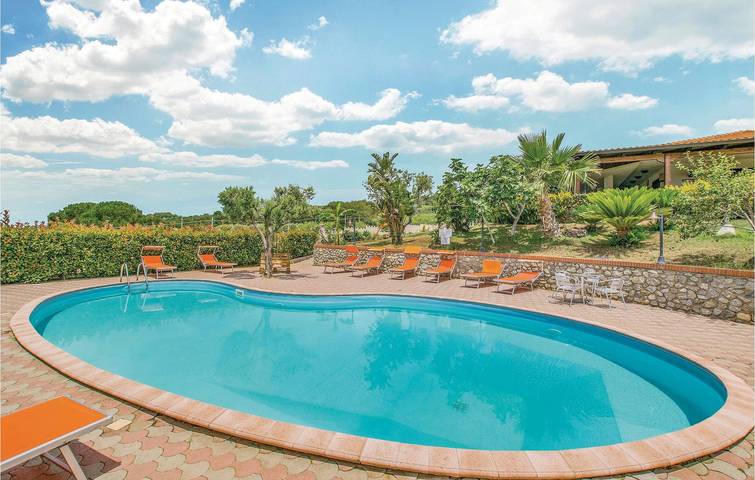 Appartamento intero, Ritiro sulla spiaggia: Piscina, terrazza, parcheggio in Santa Maria Vibo Valentia, Ricadi (comune)