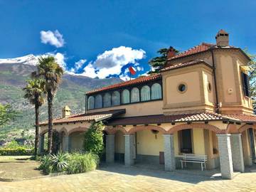Gîte pour 6 personnes, avec vue ainsi que jardin et piscine, animaux acceptés à Suse