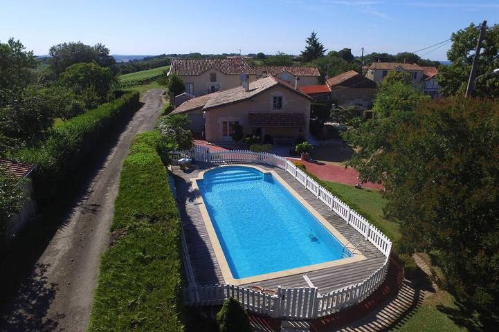 Gîte pour 6 personnes, avec Terrasse et Jardin à Viella