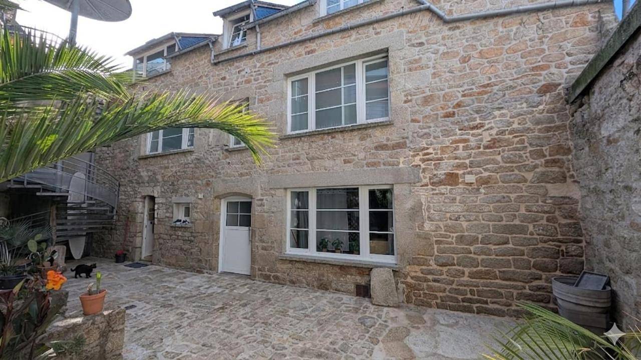 Appartement entier, Appartement en centre-ville place du marché in Pont-l'Abbé, Côte de Cornouaille