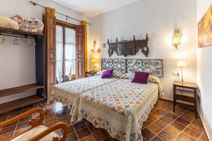 Habitación para 2 personas, con jardín y balcón en Castilla-La Mancha