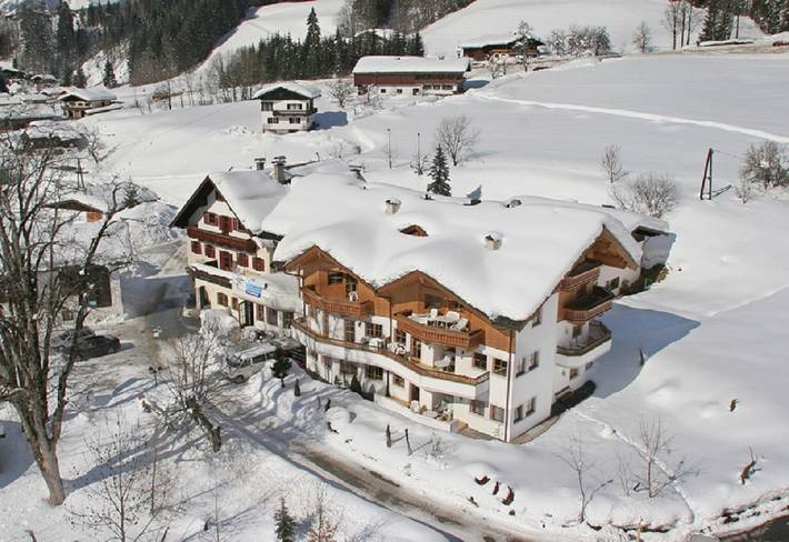 Ferienwohnung für 2 Personen, mit Balkon und Terrasse sowie Garten und Sauna in Fieberbrunn