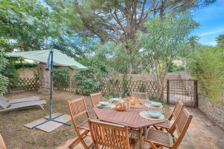 Gîte pour 4 personnes, avec terrasse et piscine, adapté aux familles à Gassin - 2