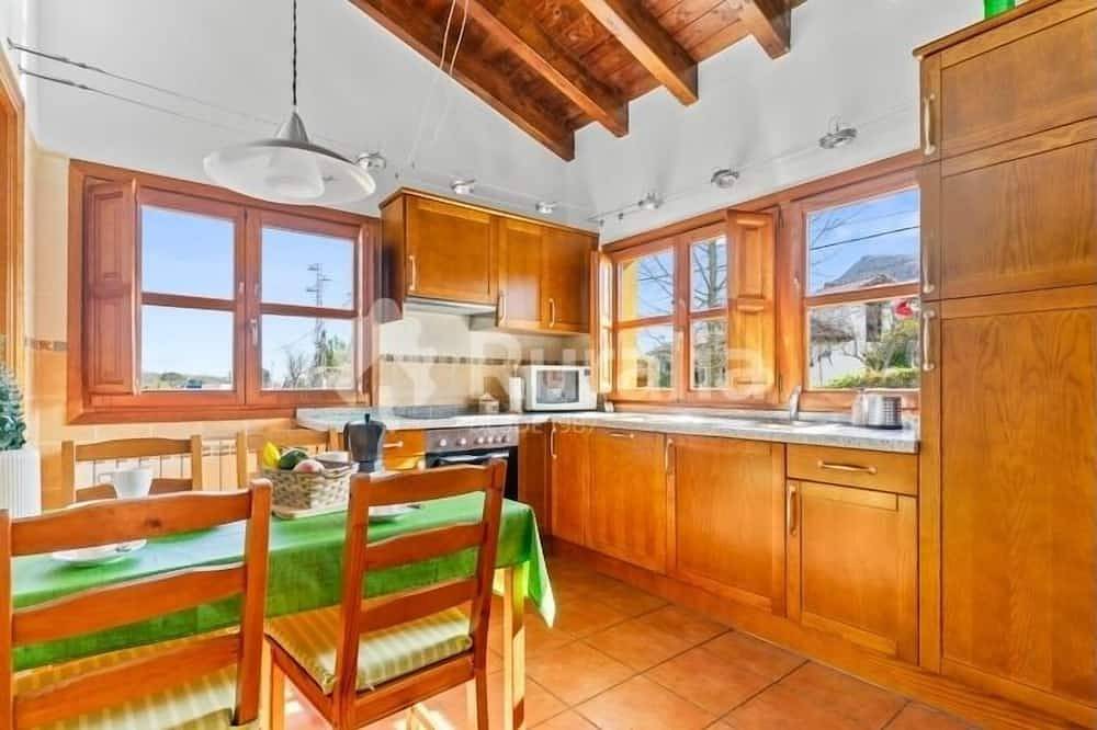 Casa Mariella - country house with views in Linares (Ribadesella) in Ribadesella, Costa Verde (Spagna)
