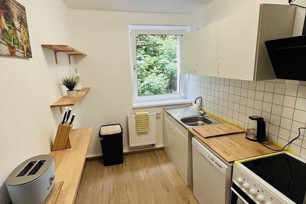 Ganze Wohnung, Großzügige Unterkunft + Wifi + Parkplatz in Rothenbach, Glauchau