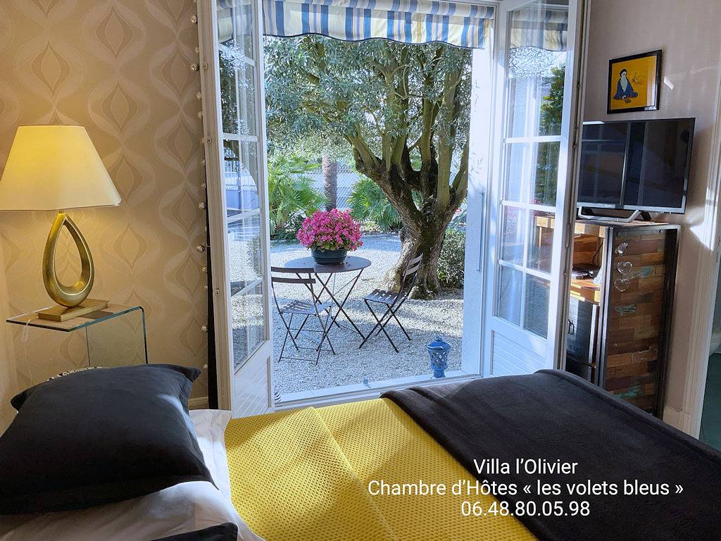 Villa l'Olivier - Chambre "les Volets Bleus", côté mer - Chambre "Les volets bleus" in Vaux-sur-Mer, Côte de Beauté