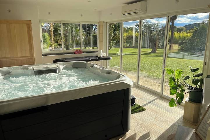 Maison de vacances pour 15 personnes, avec jardin ainsi que sauna et jacuzzi, animaux acceptés à Boisset-et-Gaujac