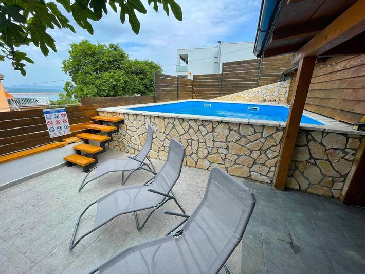 Ferienwohnung für 2 Personen, mit Terrasse und Pool in Dramalj