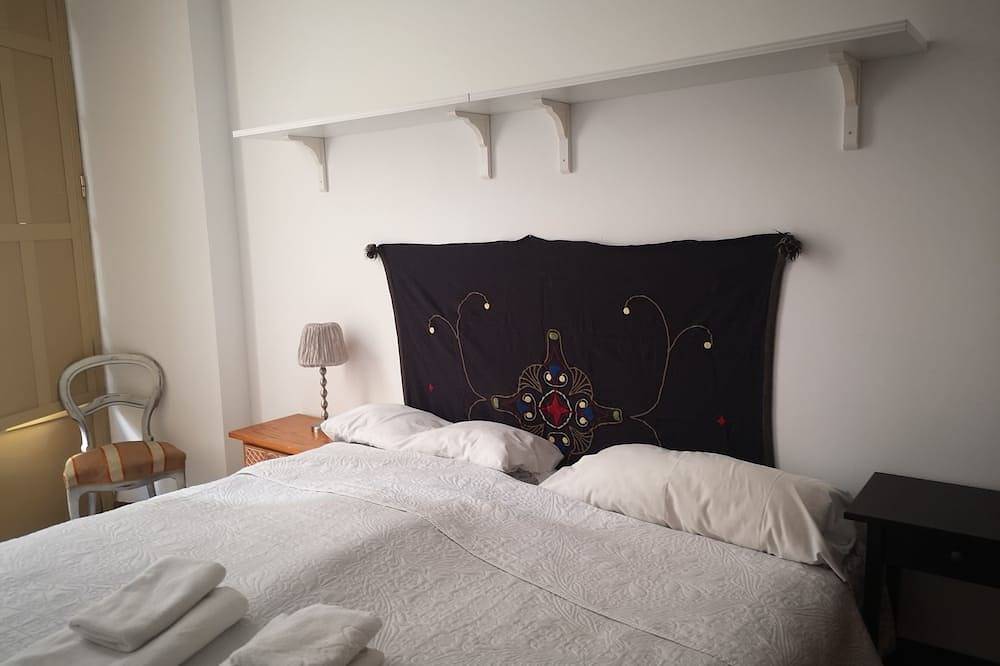 Entire apartment, Beautiful Apartment In Historic Heart in Malaga Centro Historico, Malaga