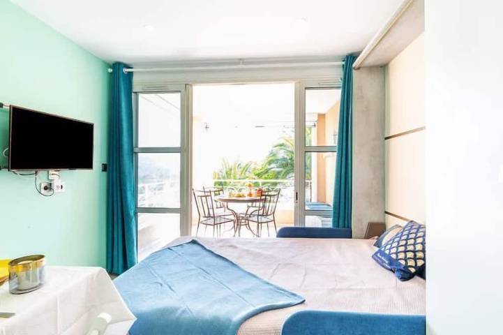 Gîte pour 4 personnes, avec jardin ainsi que piscine et jacuzzi dans Golf De Cap Esterel - 4