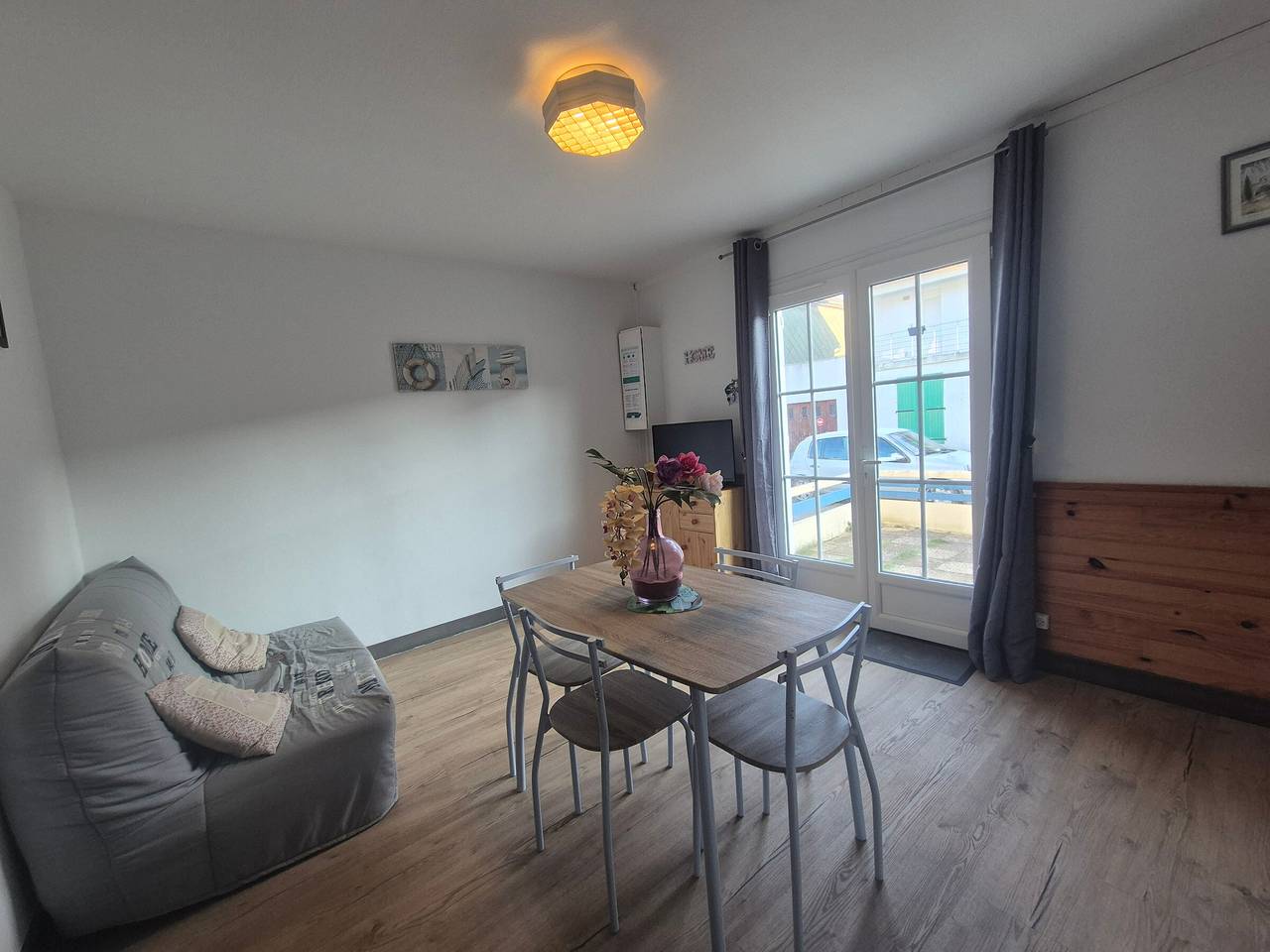 Entire apartment, Cozy 2Br Apartment, 200m from Beach, Garden & Garage Included in Fort-Mahon-Plage, Abbeville region