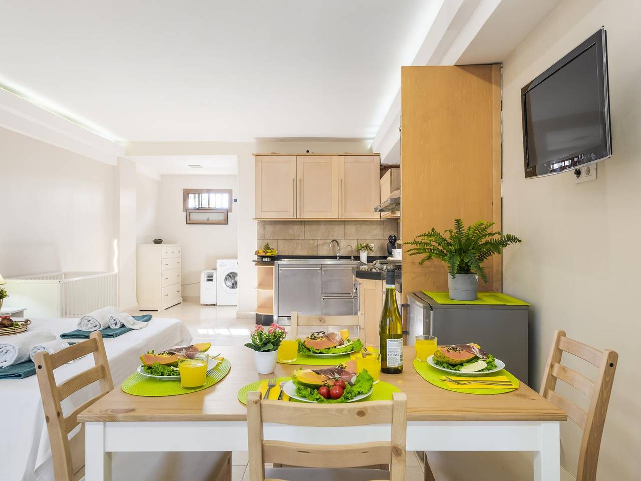 Entire apartment, Cozy studio with Wi-Fi in the heart of nightlife in San Eugenio Alto, Adeje