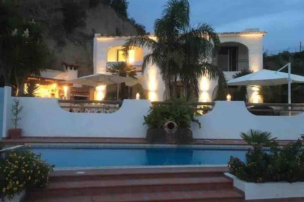 The Palm \"Villa Nunzia\" in Lido di Maronti, Barano d'Ischia
