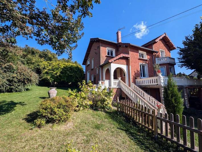 Location de vacances pour 8 personnes, avec terrasse et jardin à Chargey-lès-Gray