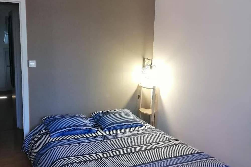 Entire apartment, New Beau T3 - sleeps 4 - full heart of town Redon pedestrian street in Redon, Redon region